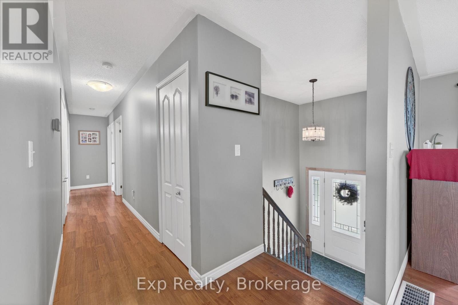 1004 VILLAGE VIEW LANE