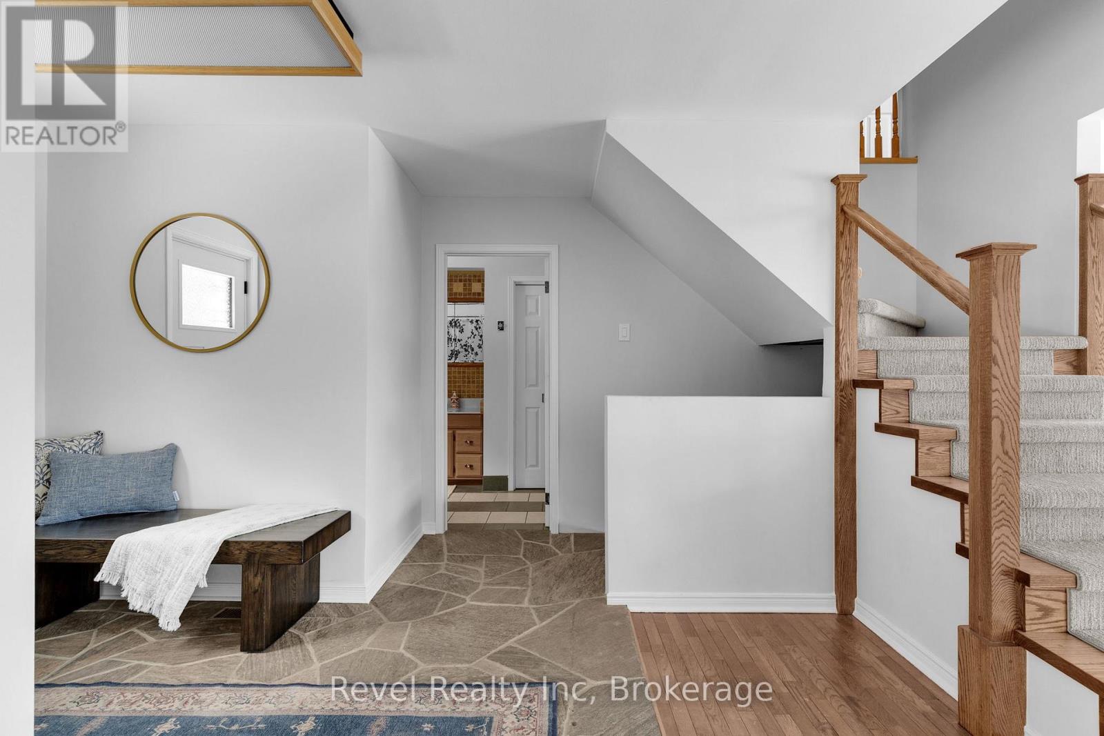 75 SILVER POINT DRIVE