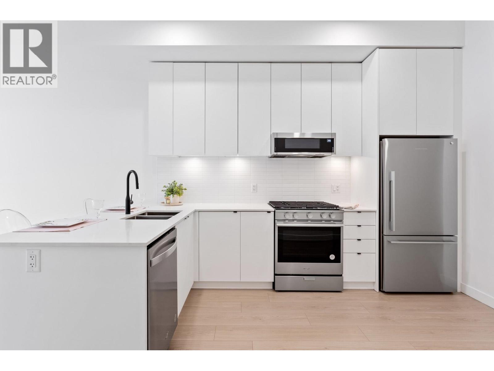 108 2345 RINDALL AVENUE