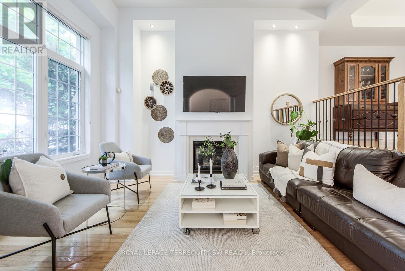 3895 EGLINTON AVENUE W