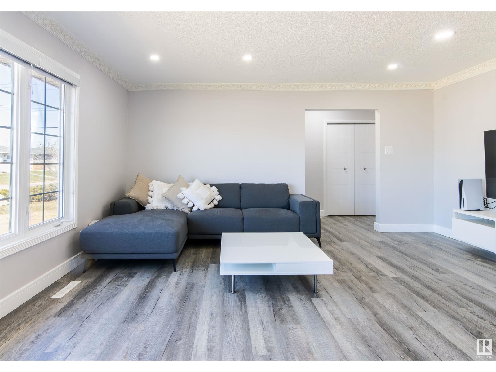7215 135A AV NW