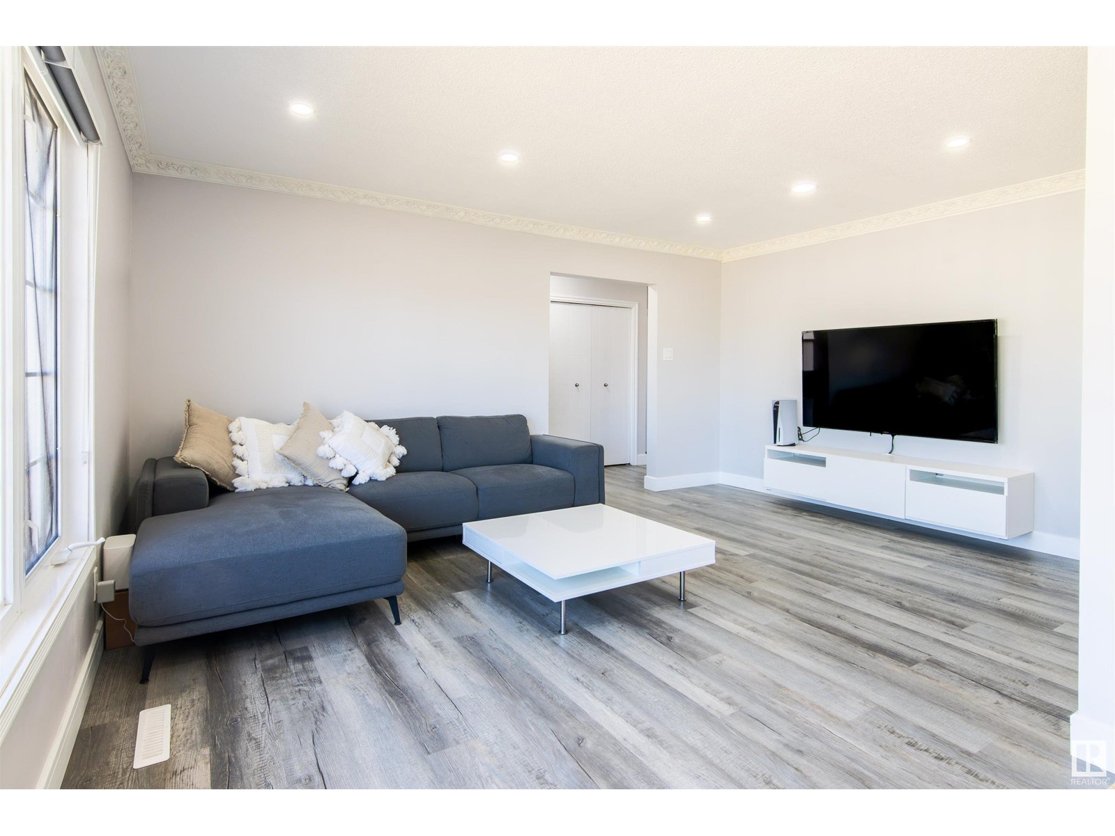 7215 135A AV NW