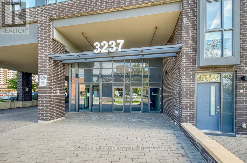 302 - 3237 BAYVIEW AVENUE