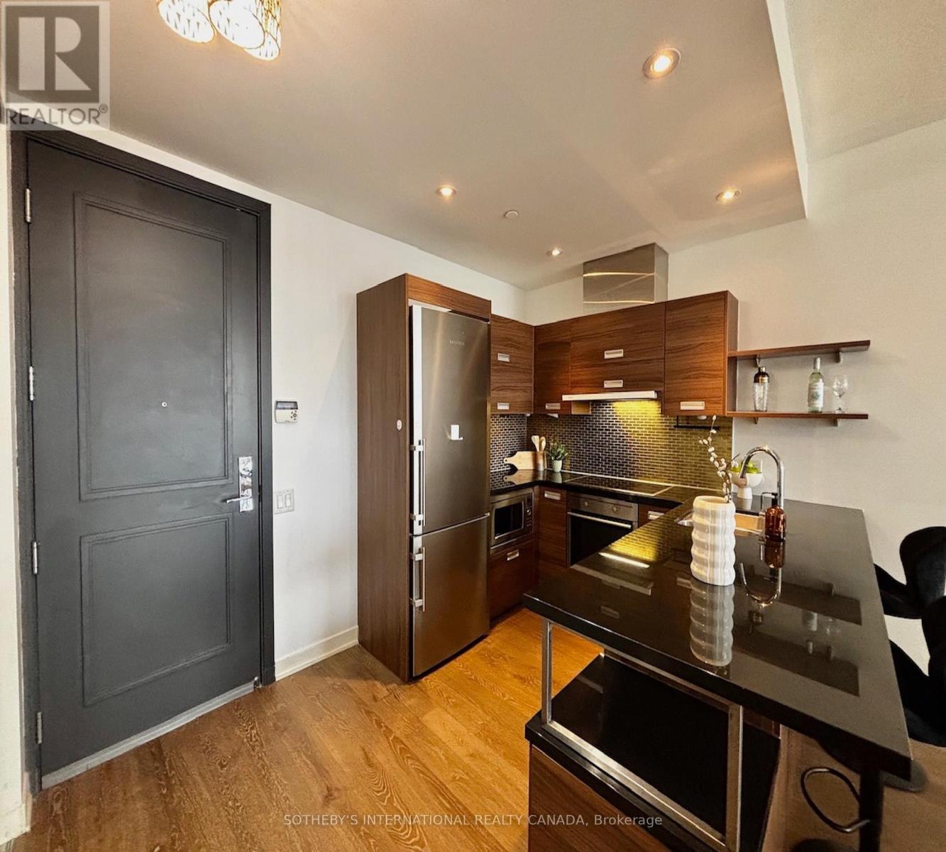 809 - 90 PARK LAWN ROAD