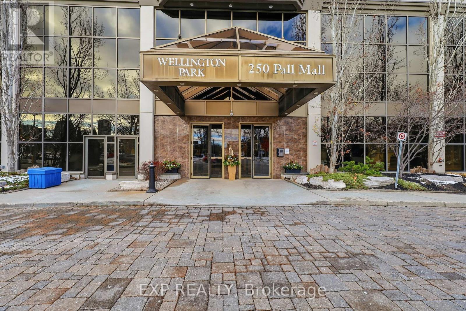 1106 - 250 PALL MALL STREET