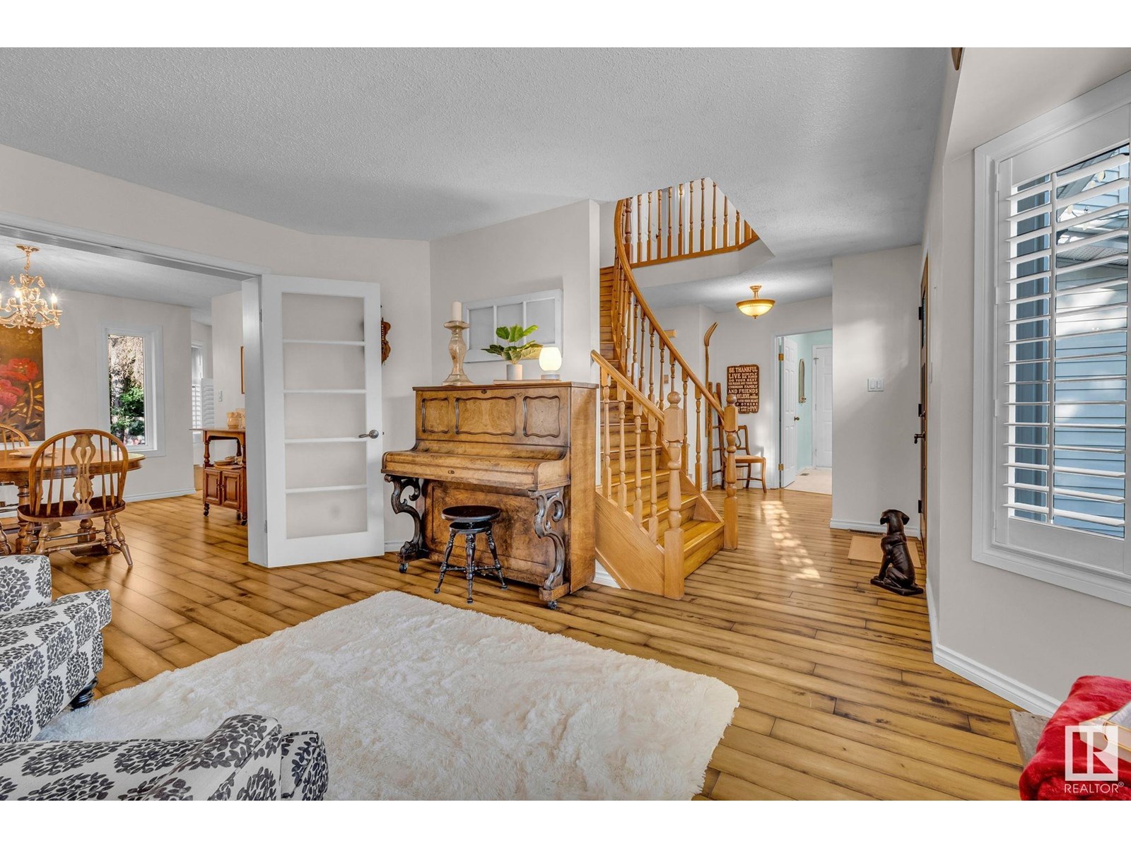3912 26A AV NW