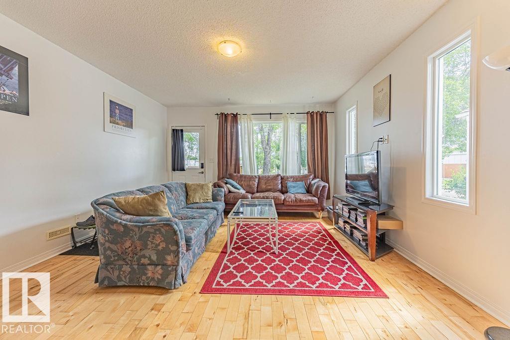 11606 67 ST NW