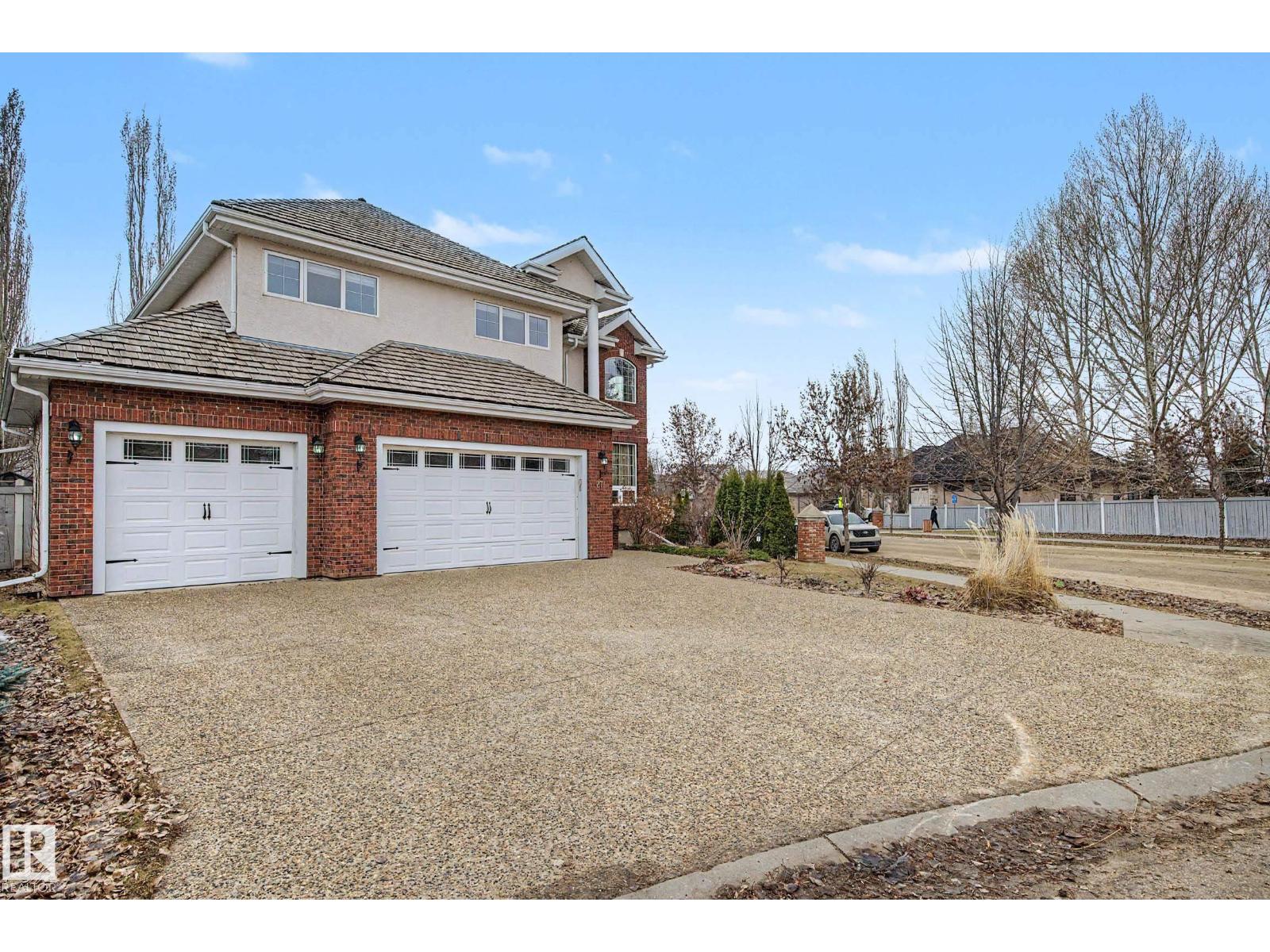 271 KINGSWOOD BV