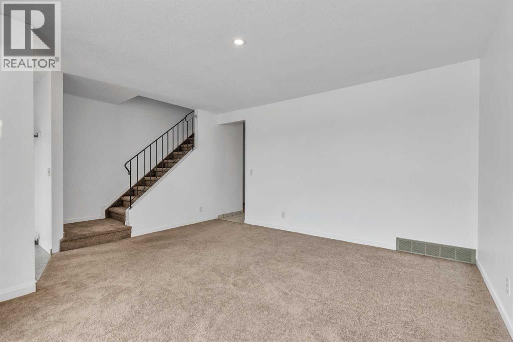 318 Marlborough Way NE