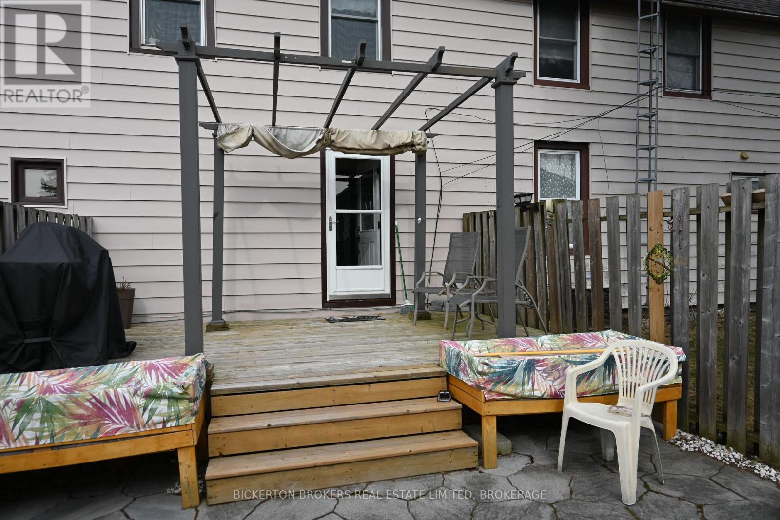 292 WILLIAM STREET N