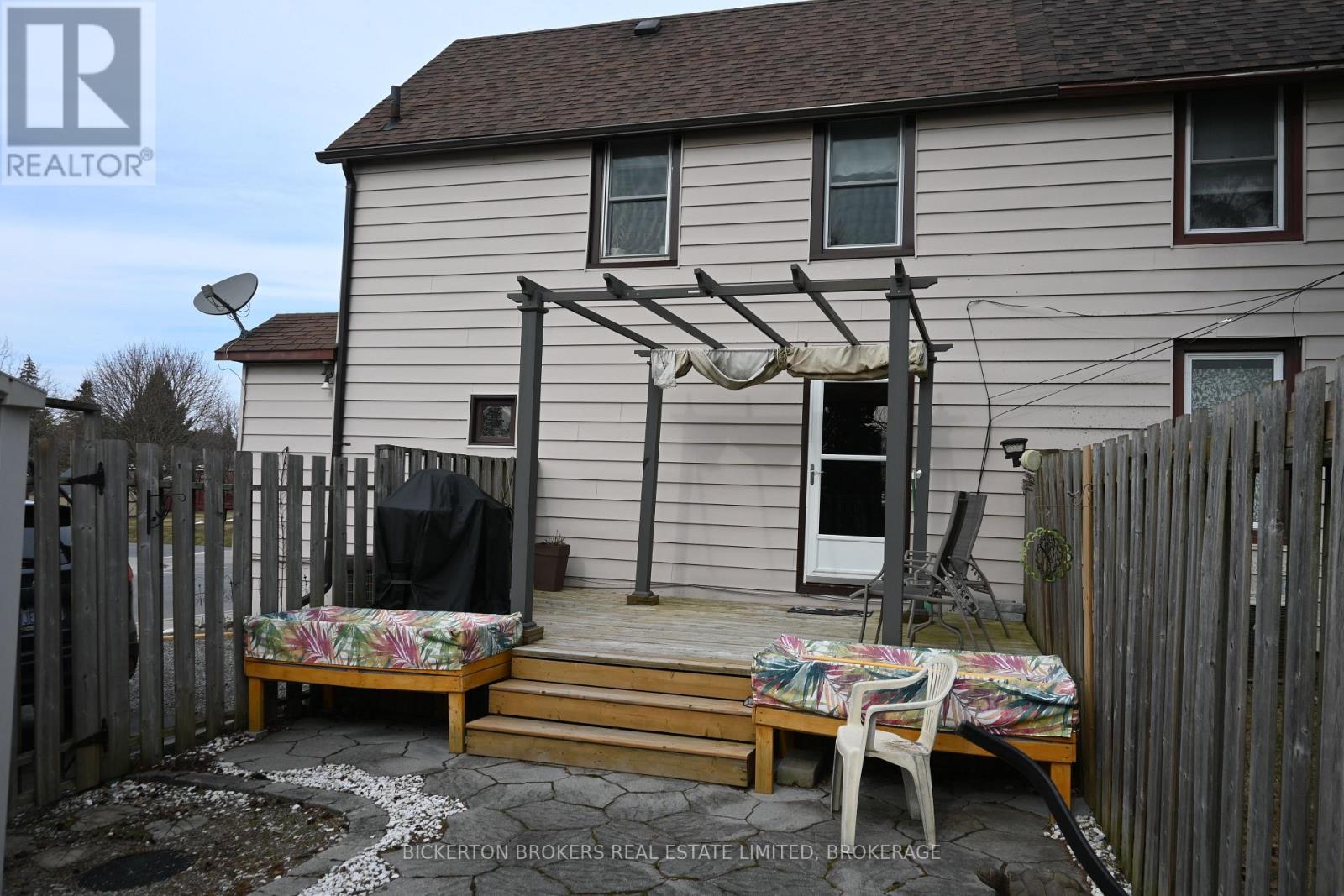 292 WILLIAM STREET N