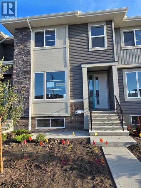 245 Cobblestone Gate SW Airdrie AB T4B4Z9