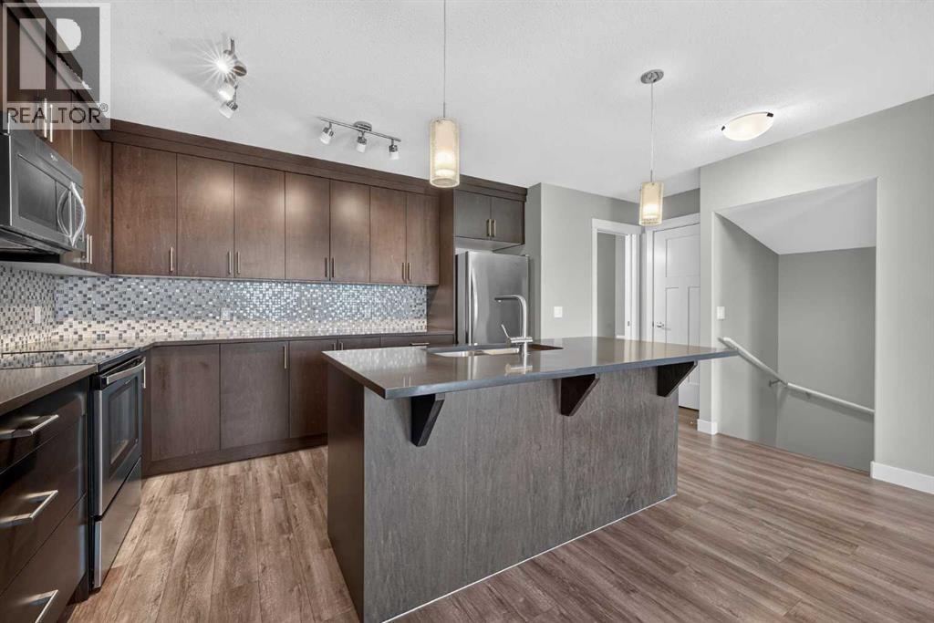 905 Evanston Manor NW