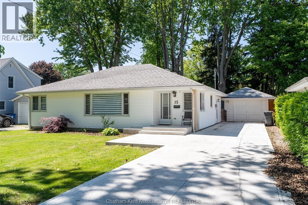 Photo 1 of 42 — 15 O'BRIEN DRIVE, Chatham, ON N7M2E5