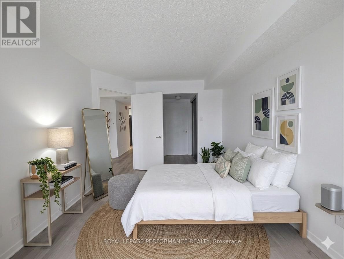 102 - 45 HOLLAND AVENUE