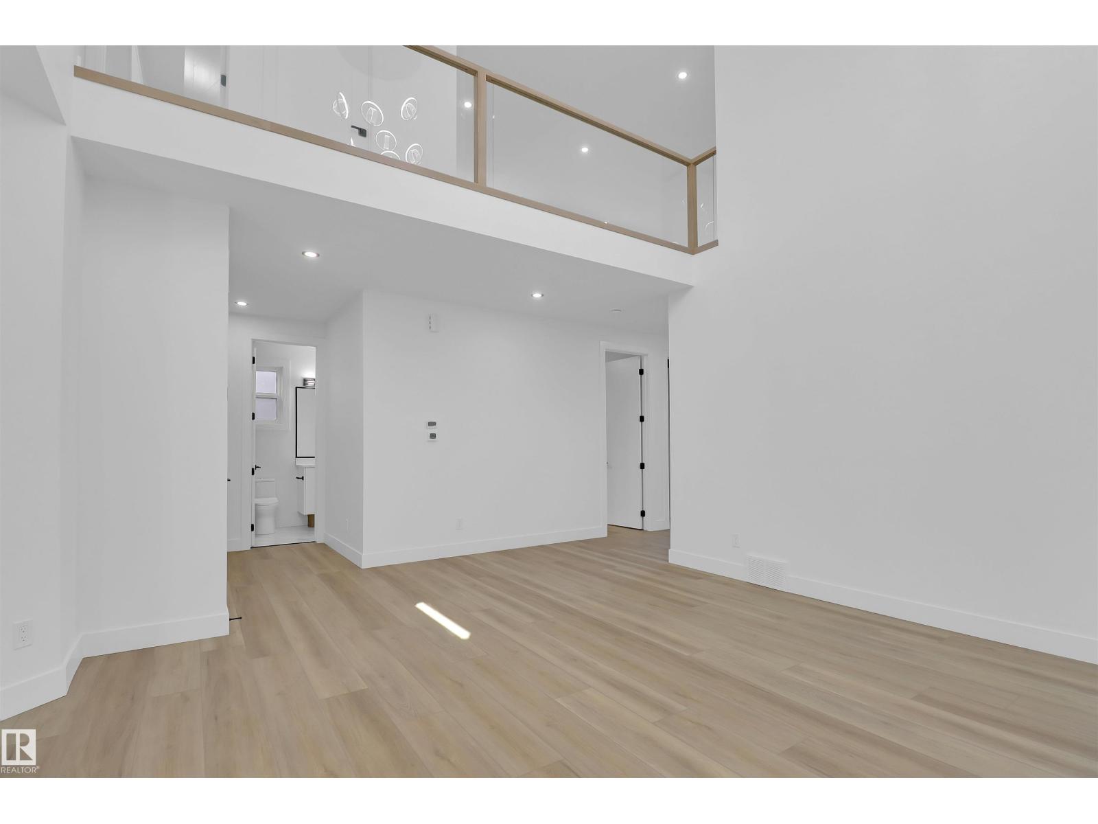 15043 15 ST NW