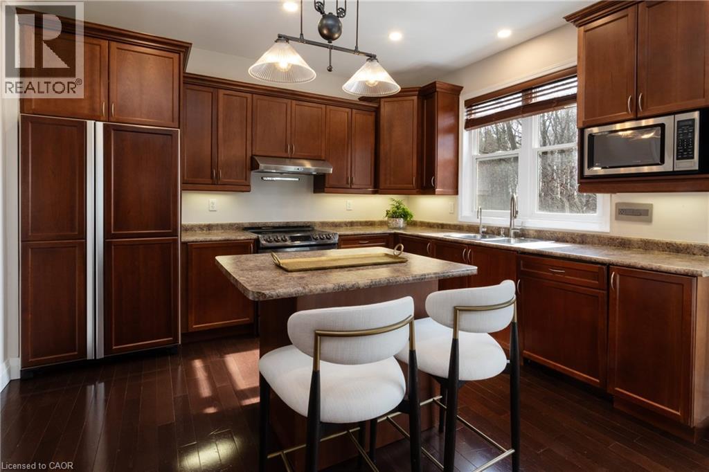 103 GLAZEBROOK Crescent