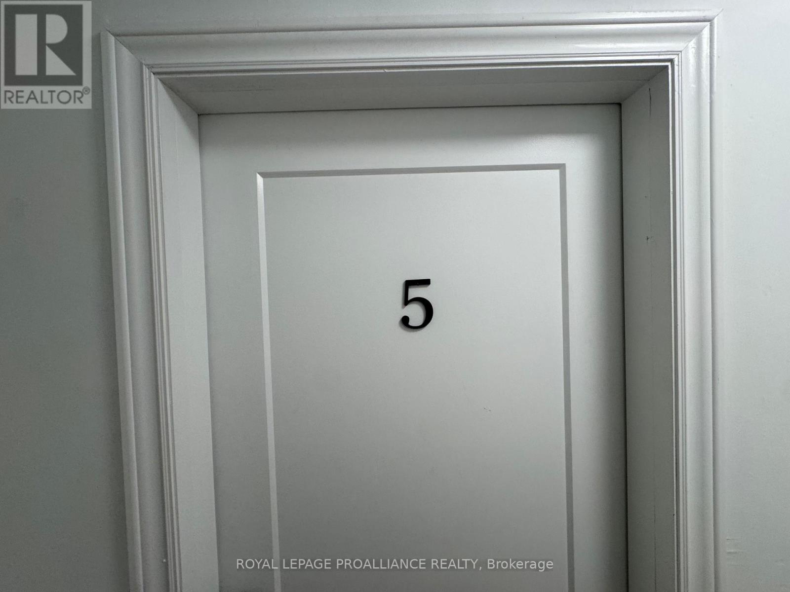 #5 - 380 PARK STREET N