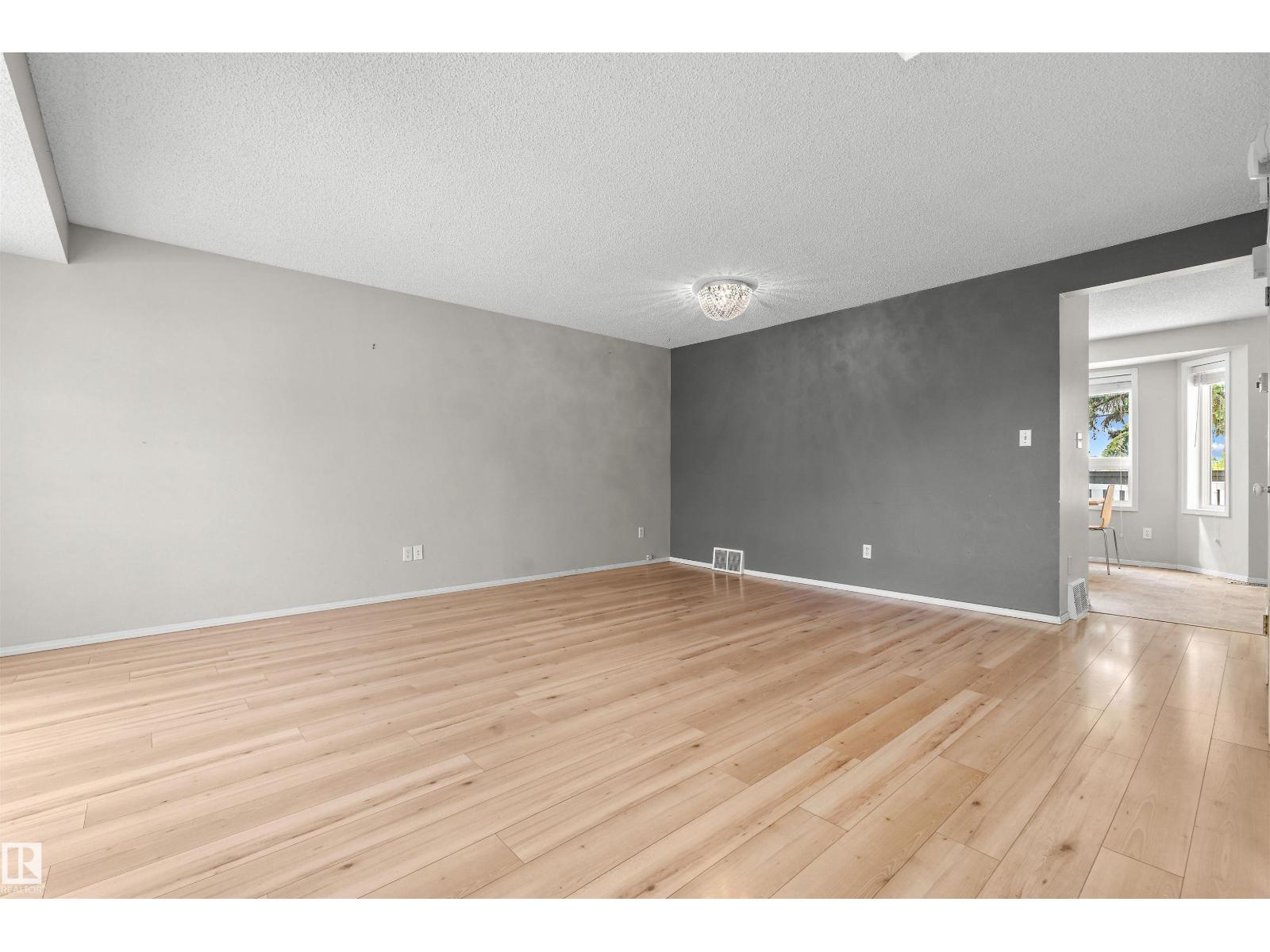 #32 3311 58 ST NW