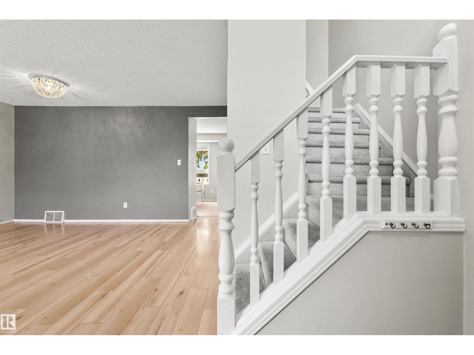 #32 3311 58 ST NW