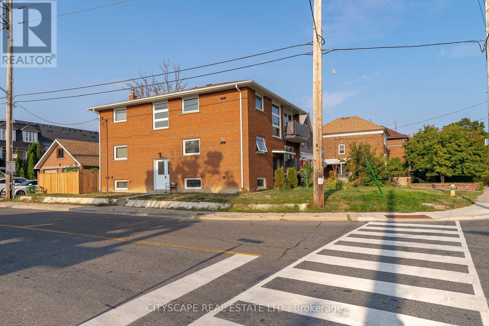 2724 LAKE SHORE BOULEVARD W