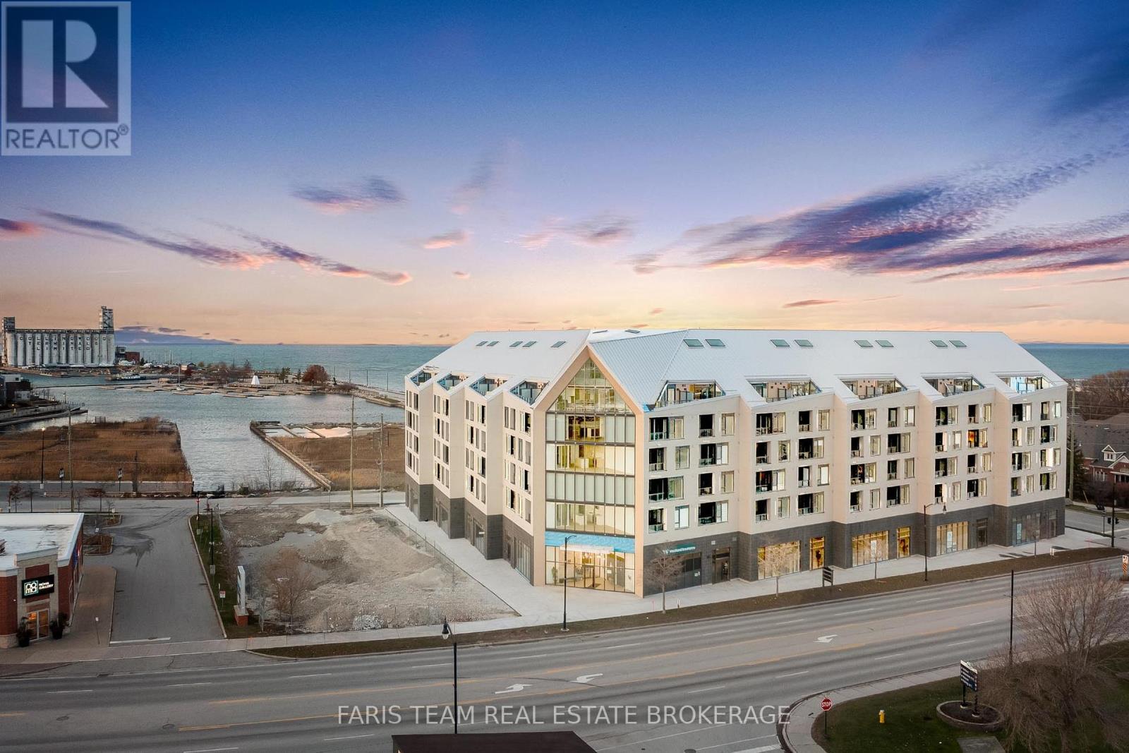 216 - 31 HURON STREET