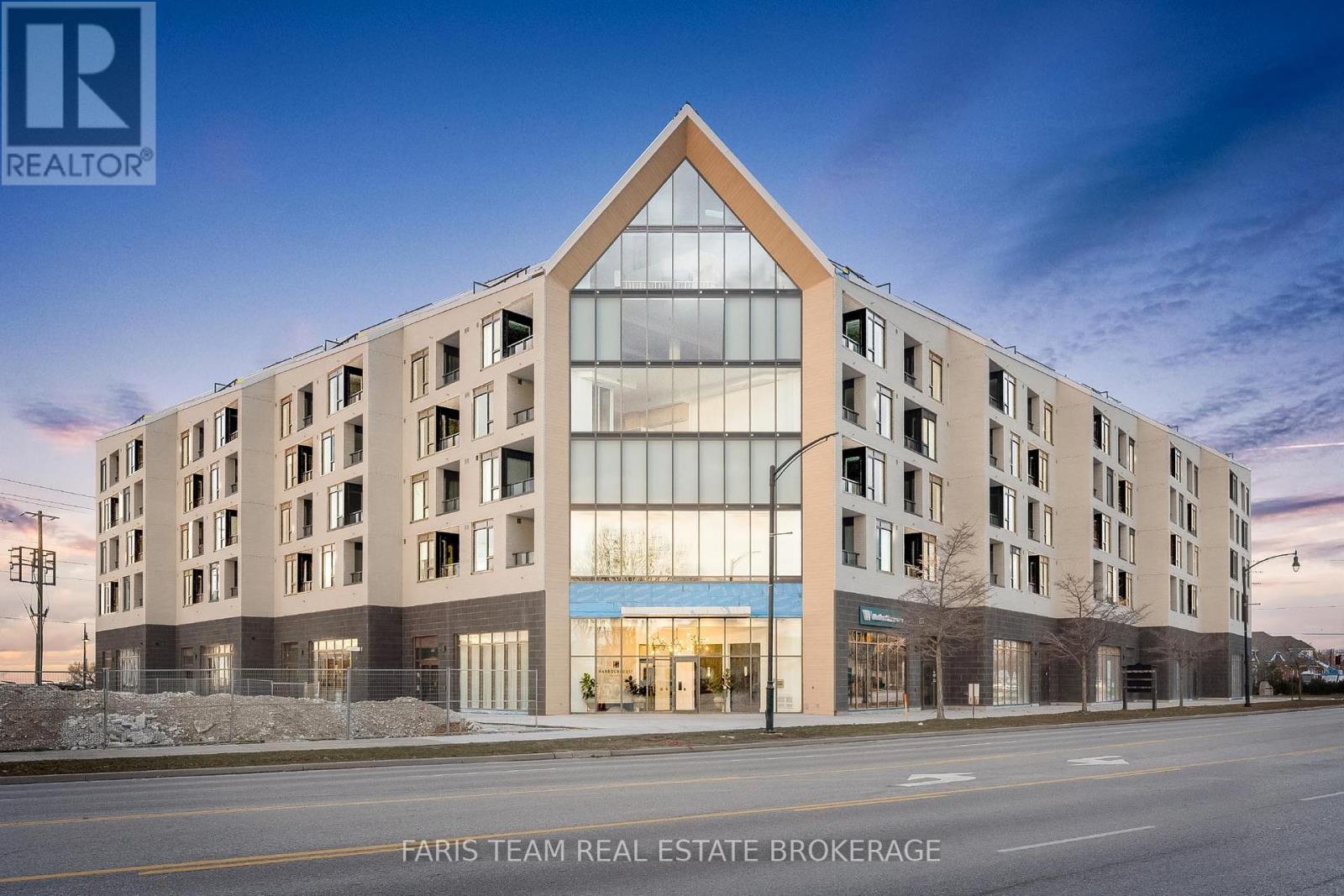 216 - 31 HURON STREET