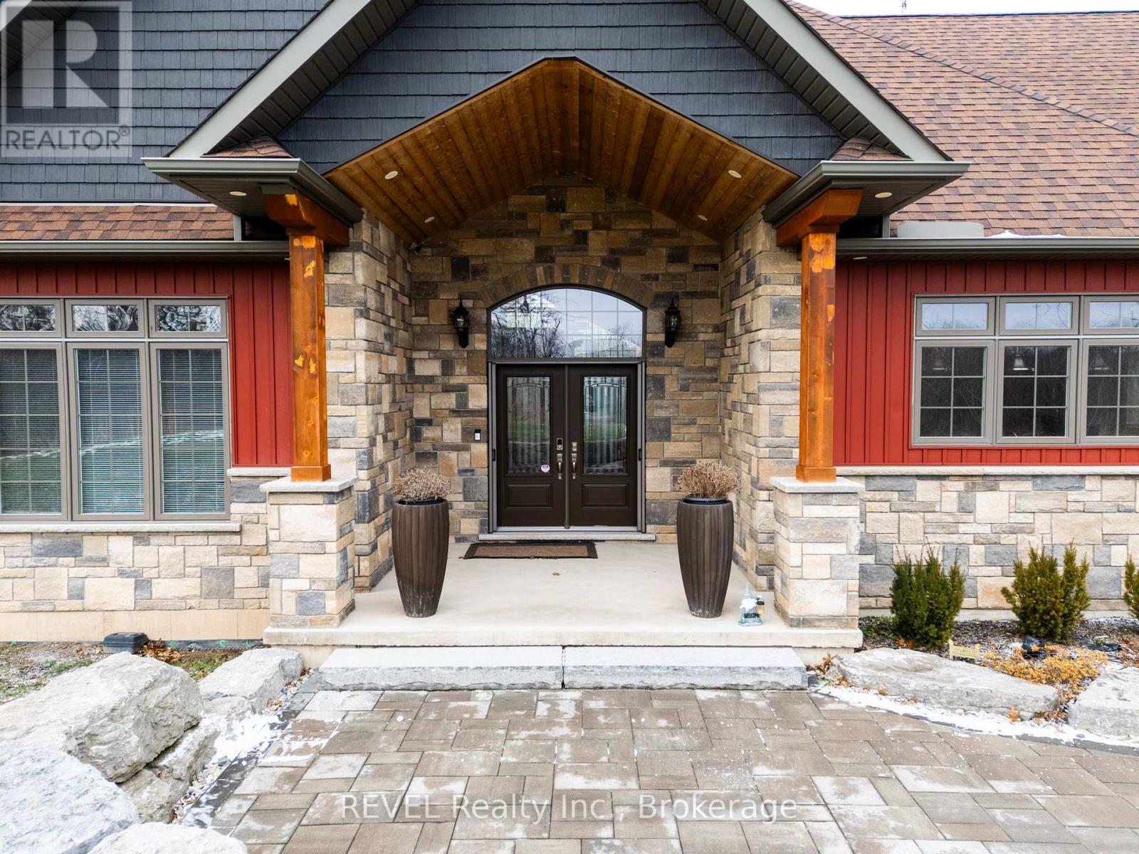 1041 OAKHILL BOULEVARD