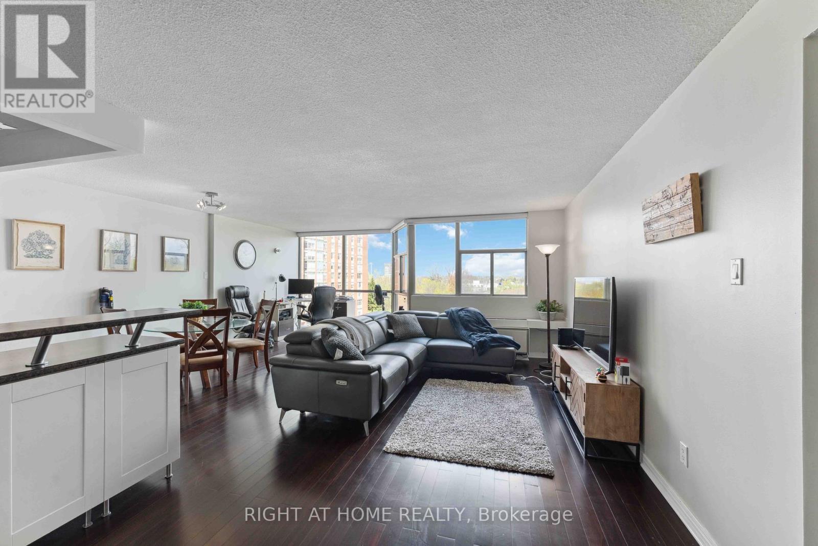 502 - 2760 CAROUSEL CRESCENT