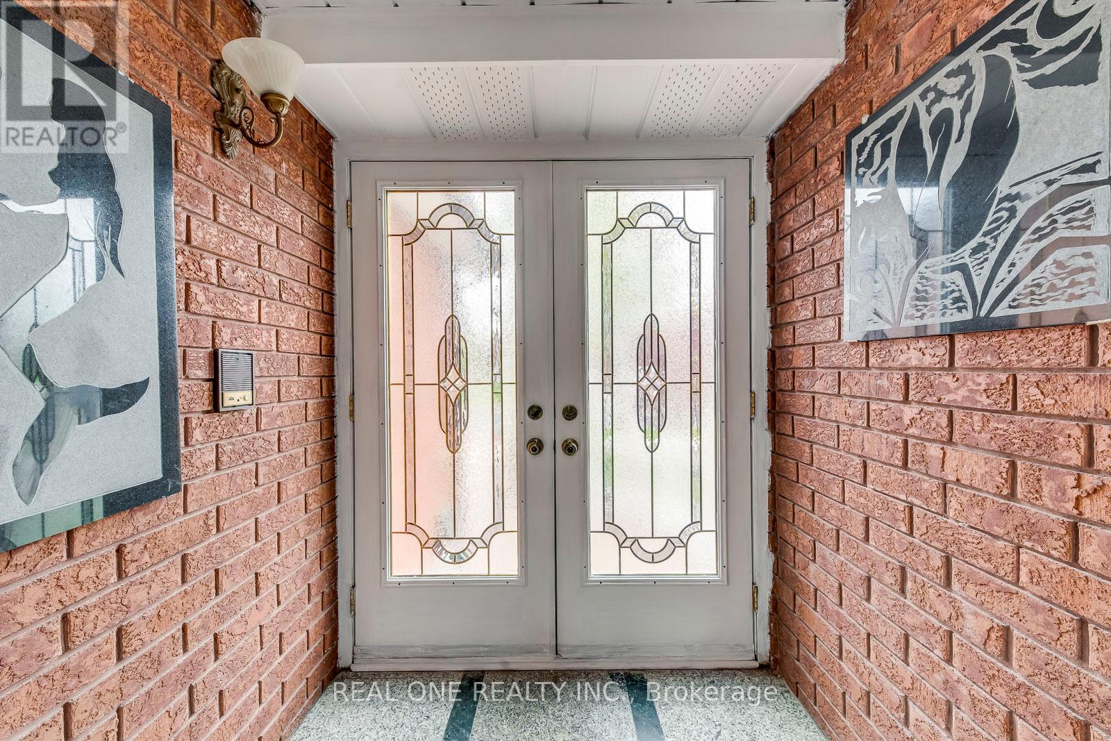403 GLENASHTON DRIVE