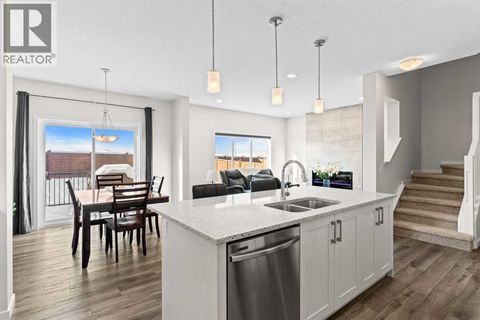 492 Chinook Gate Square SW Airdrie AB T4B4W1
