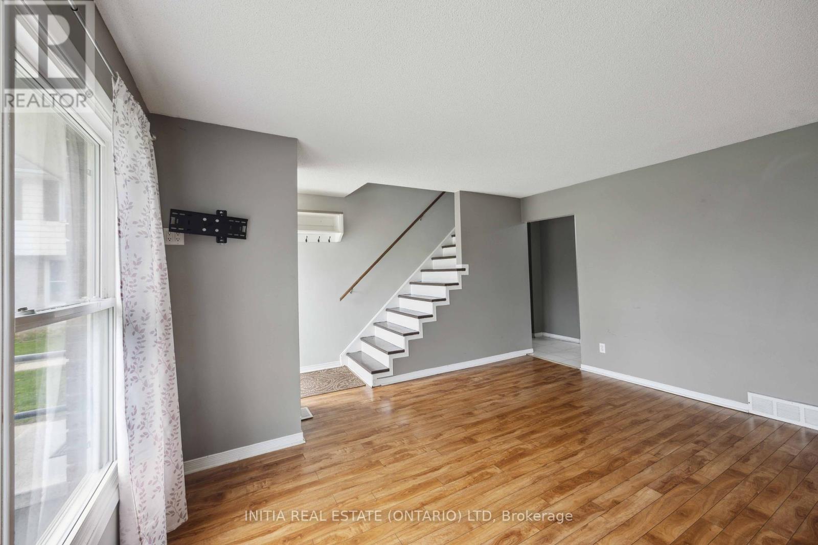 27 - 825 EXMOUTH STREET