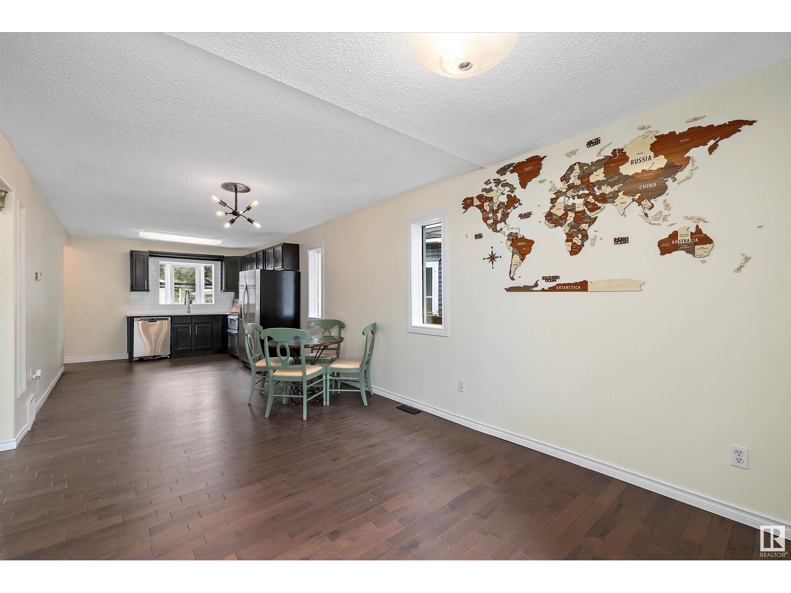 11242 95A ST NW