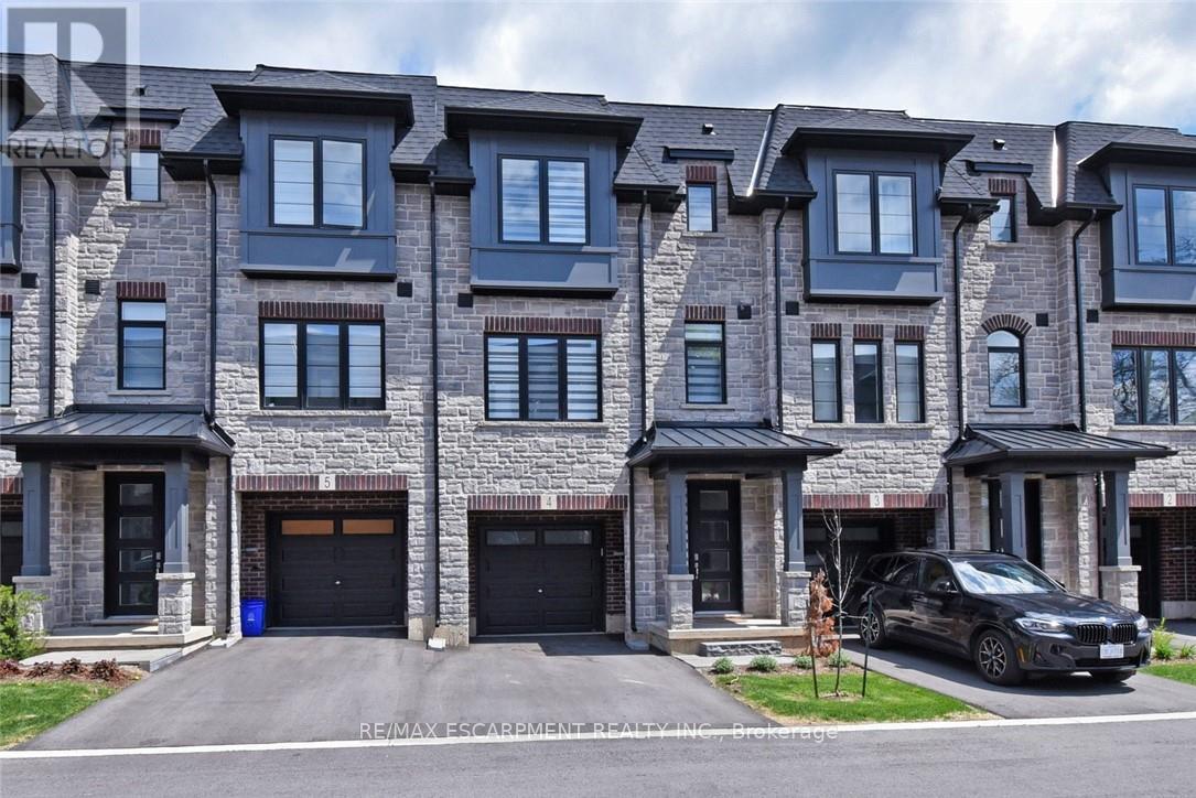 4 - 187 WILSON STREET W