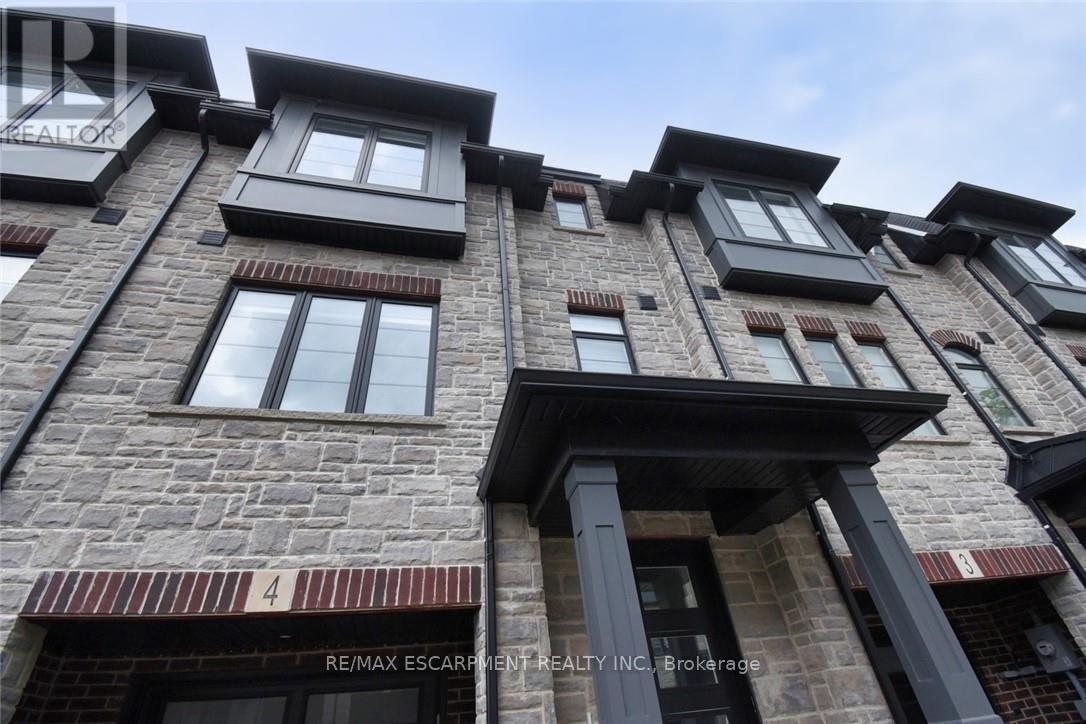 4 - 187 WILSON STREET W