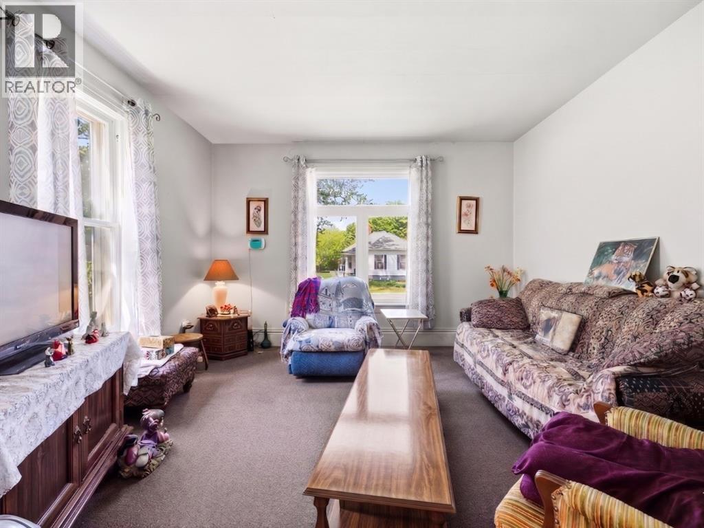 394 Palmerston STREET South