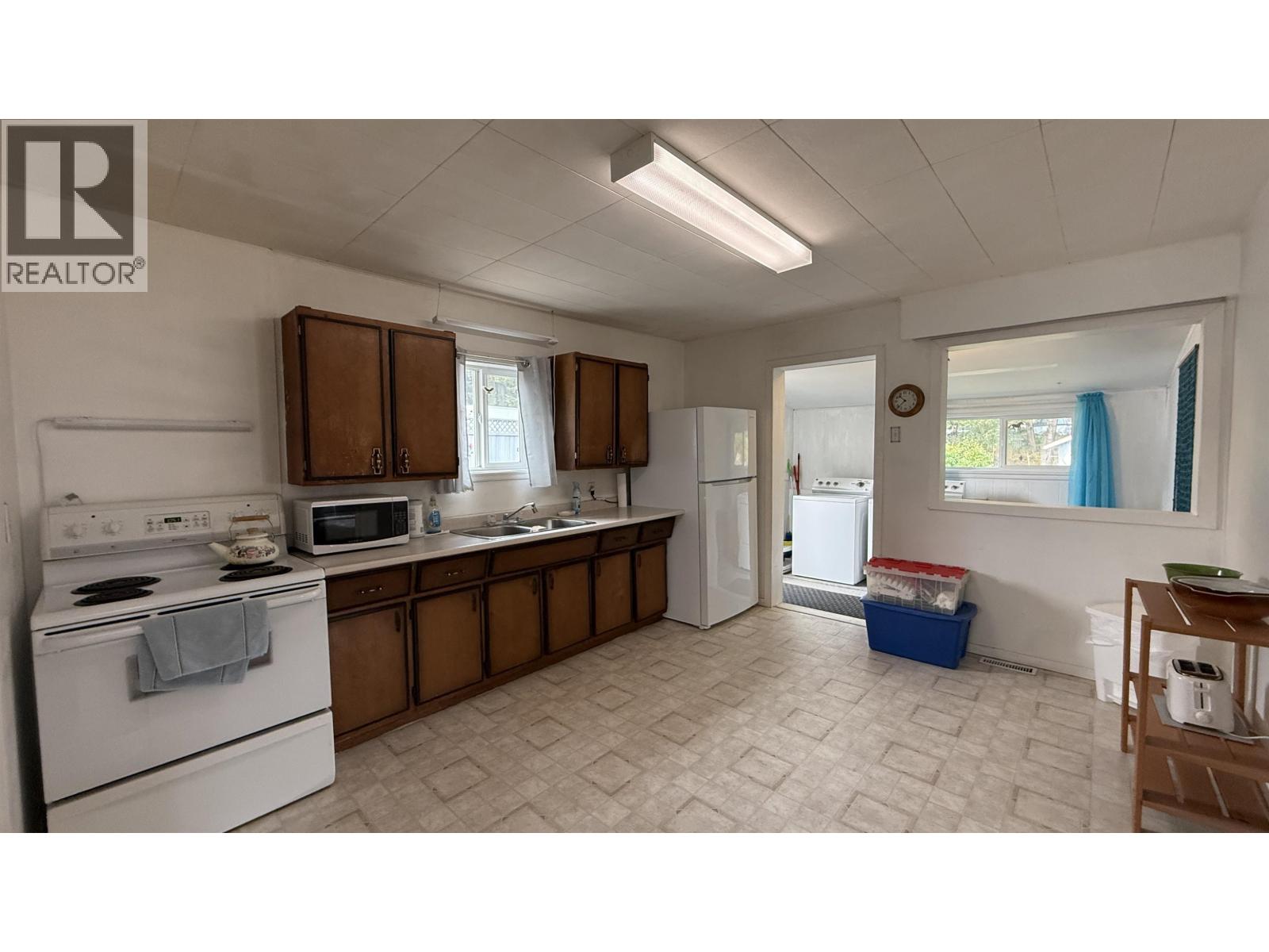 848 SCOTT ROAD