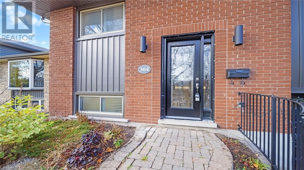 364 ROSELAWN Place