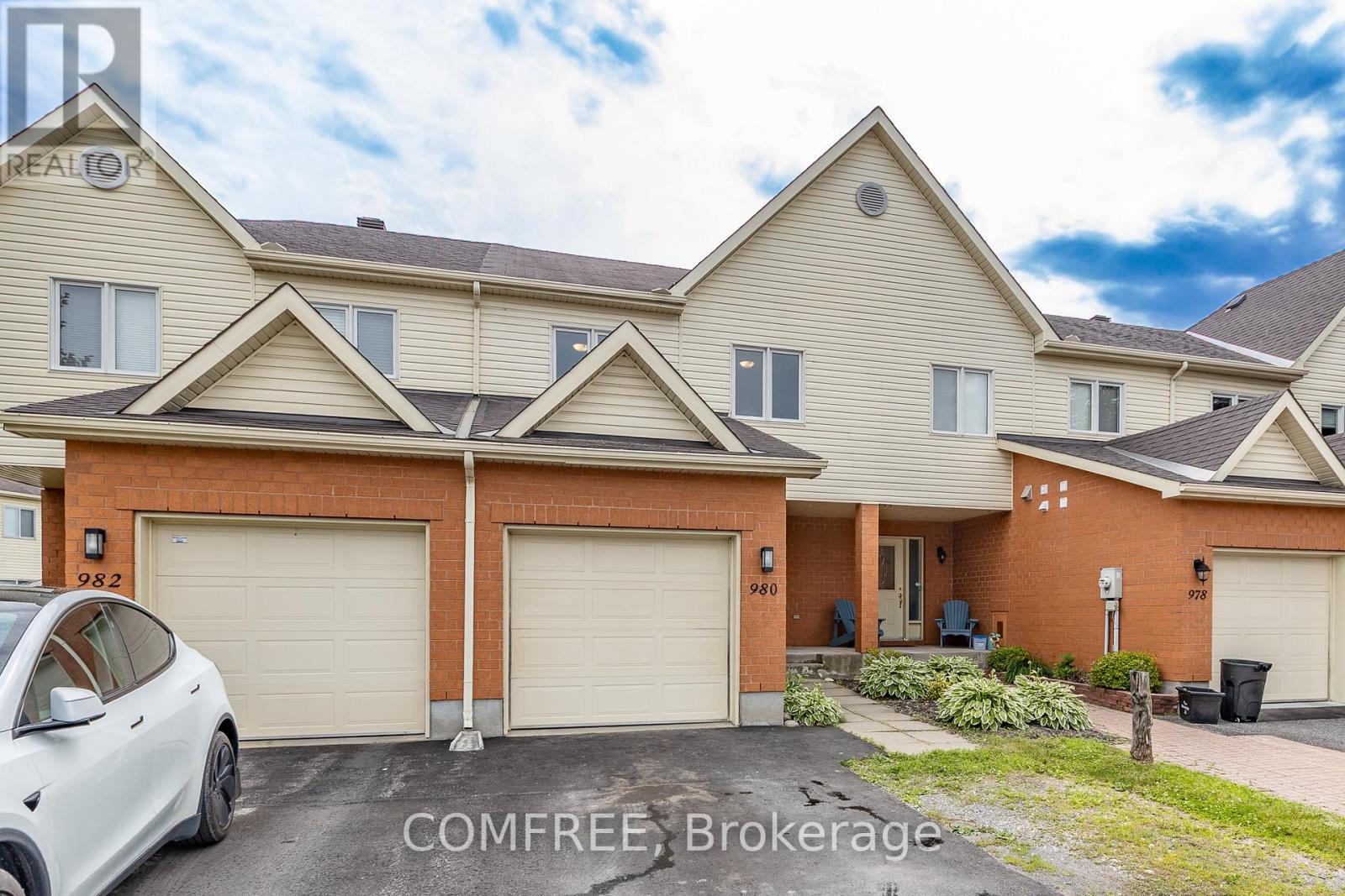 Photo 1 of 25 — 980 HERITAGE DRIVE, Clarence-Rockland, ON K4K1V3