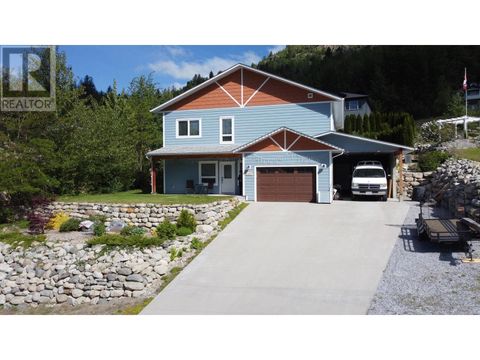 2475 COLIN Crescent Trail BC V1R4T4