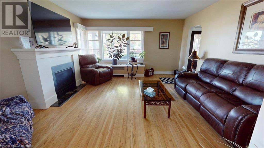134 QUEENSWAY Drive