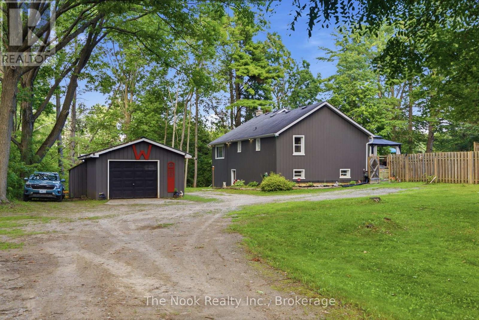 5203 VALLEYVIEW CRESCENT