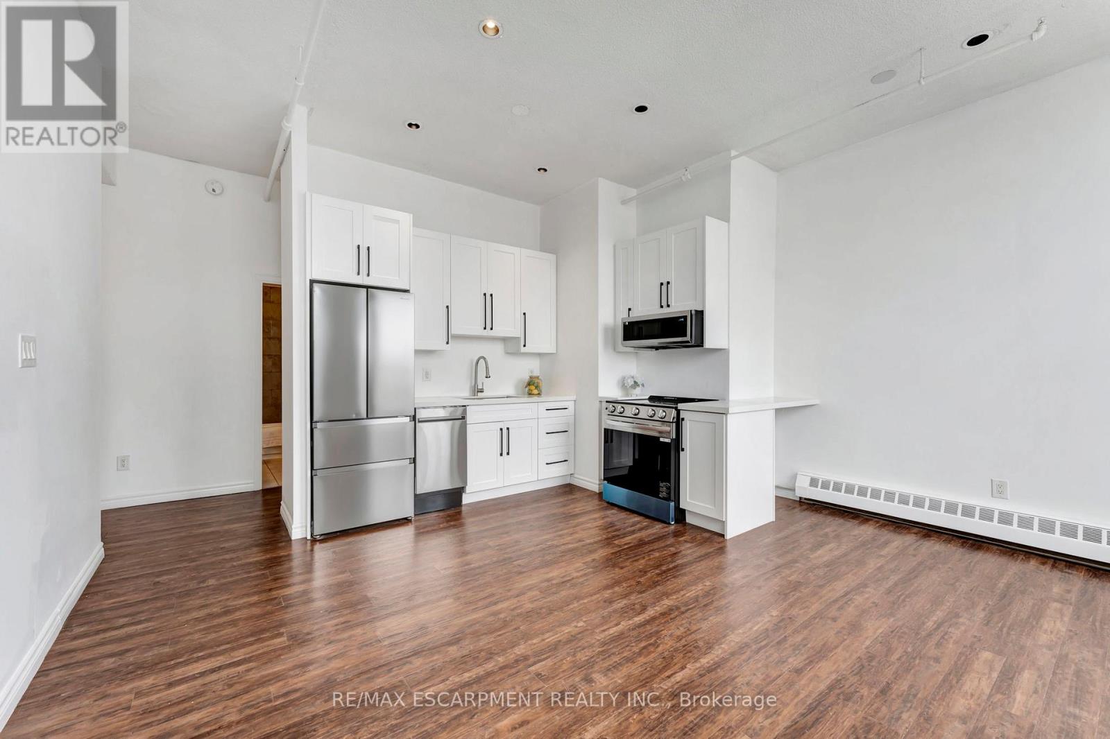 409 - 90 COLBORNE STREET N