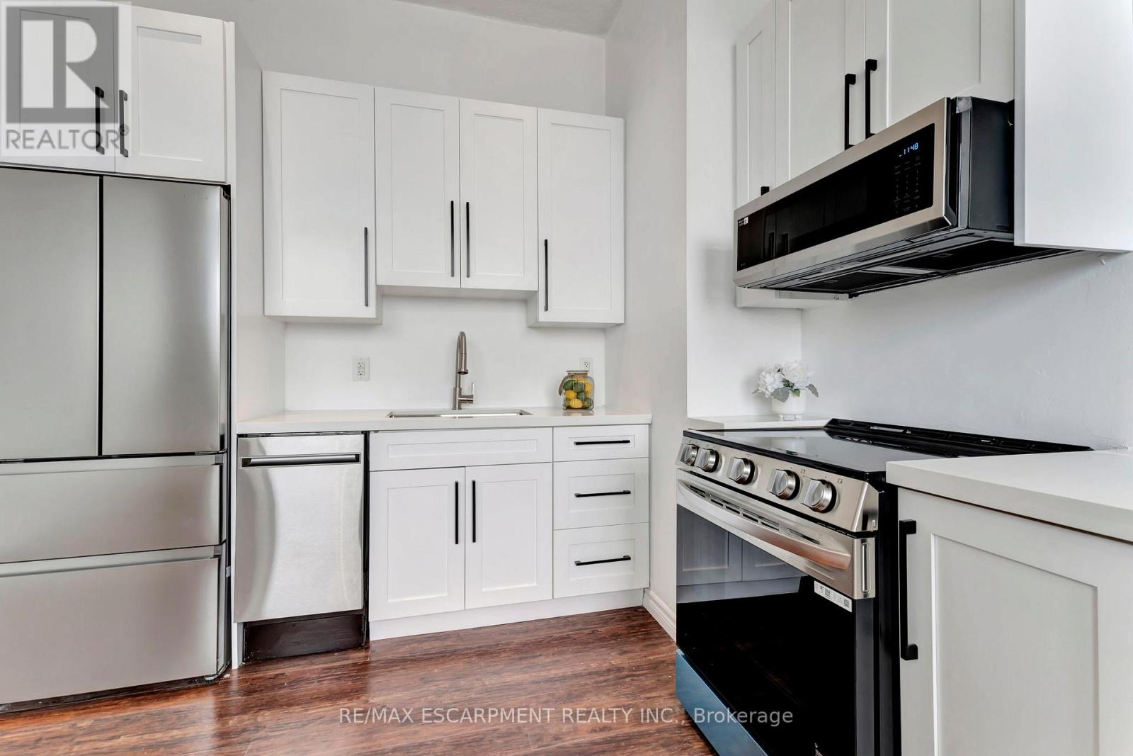 409 - 90 COLBORNE STREET N