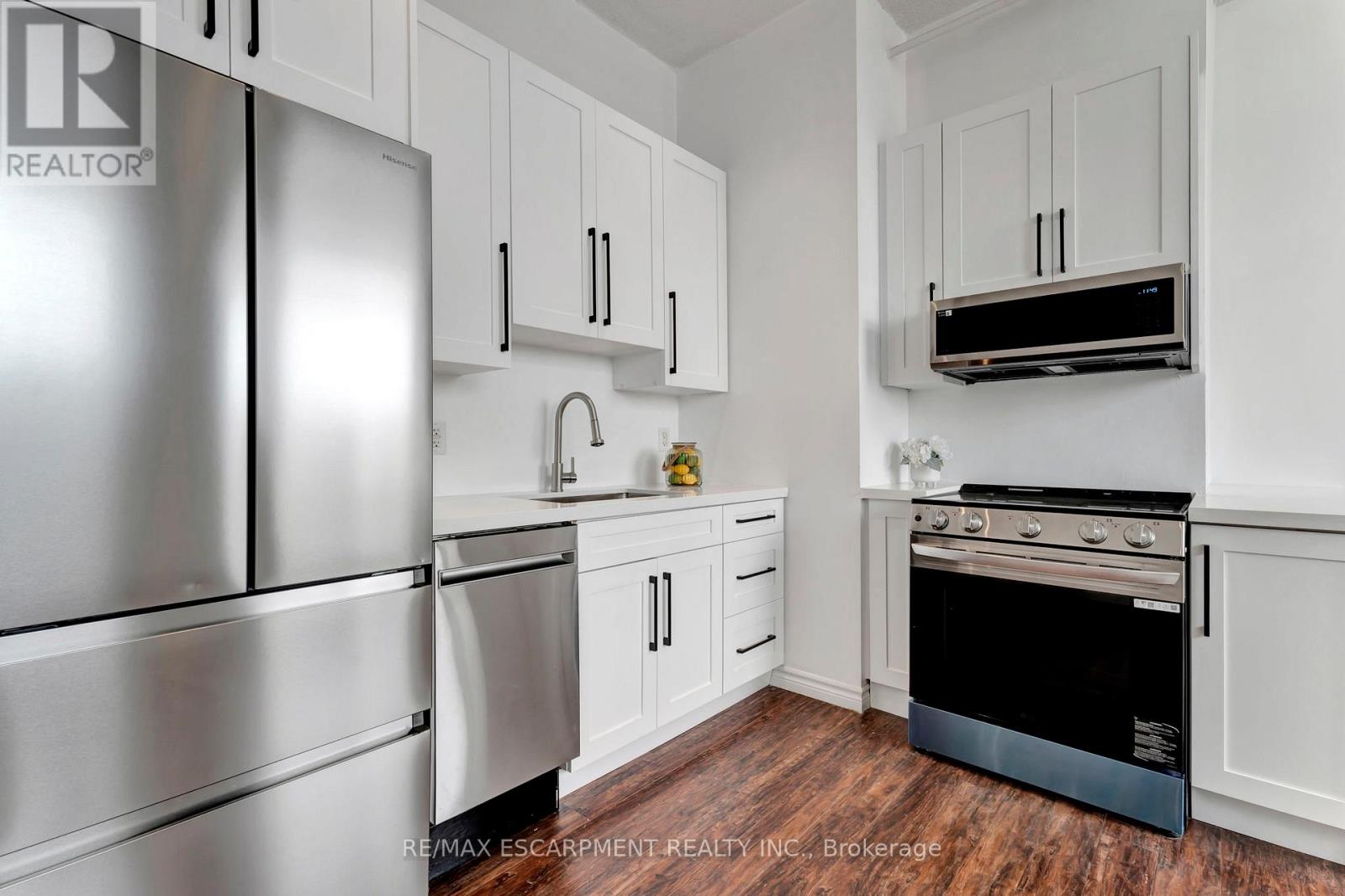 409 - 90 COLBORNE STREET N