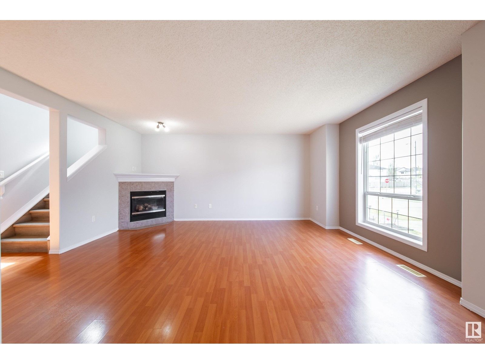 317 85 ST SW