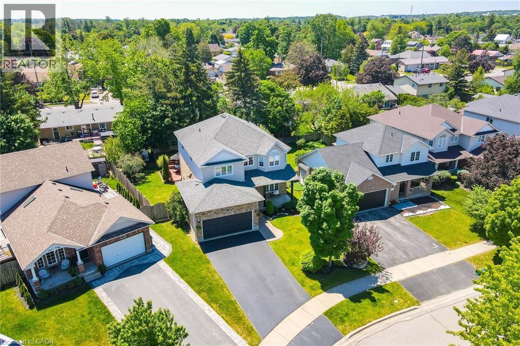 Photo 1 of 50 — 72 BEARDMORE Crescent, Acton, ON L7J2Z1