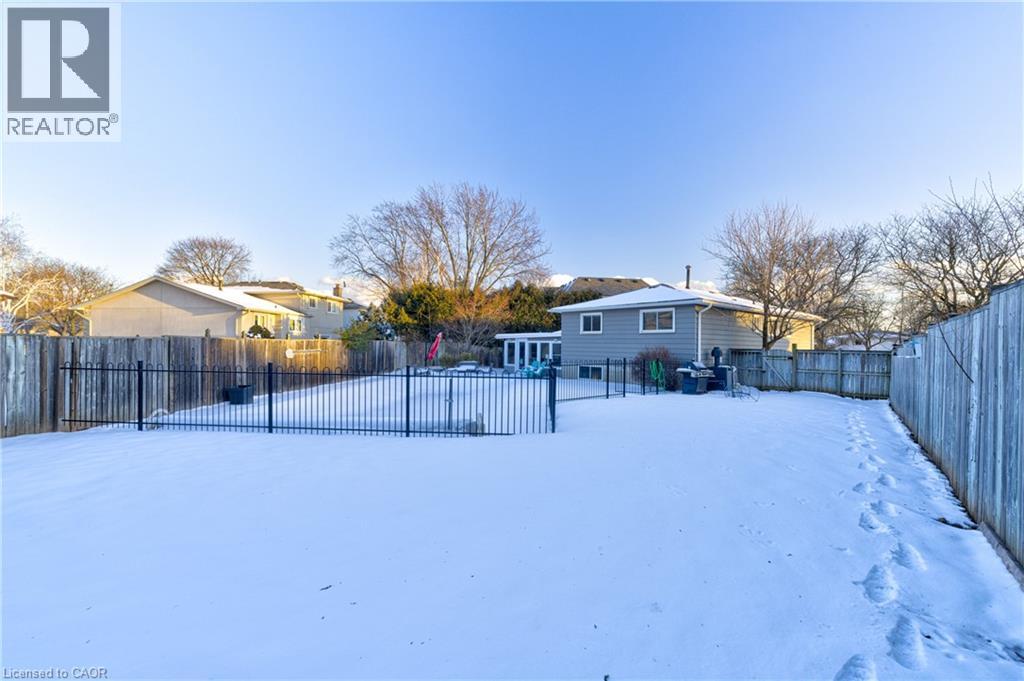 2225 WYANDOTTE Drive