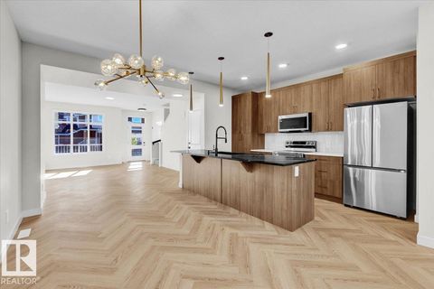 1316 KESWICK DR SW Edmonton AB T6W4V8