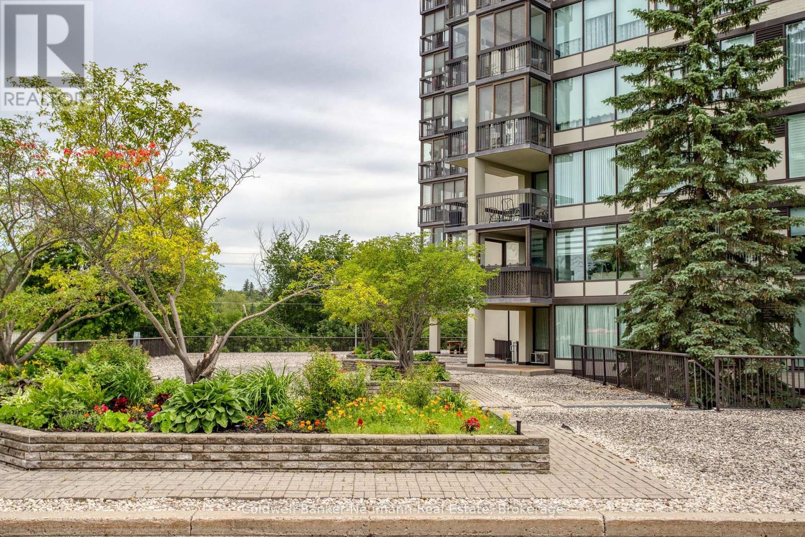 205 - 23 WOODLAWN ROAD E